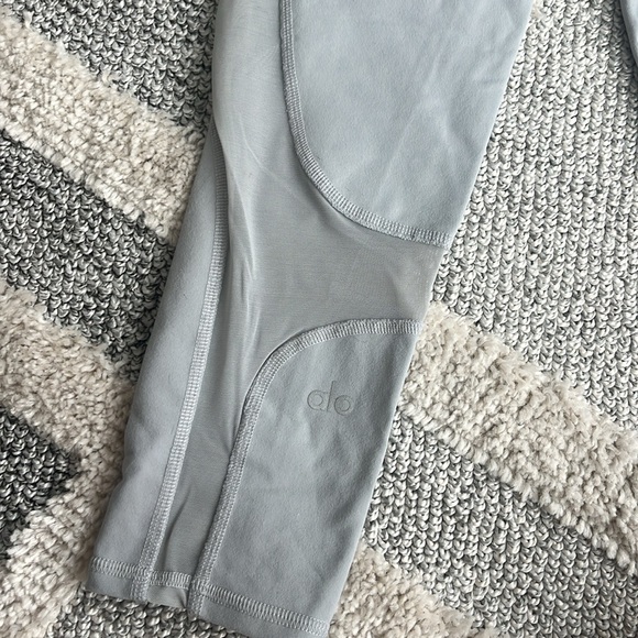 Alo capri leggings - Picture 3 of 3